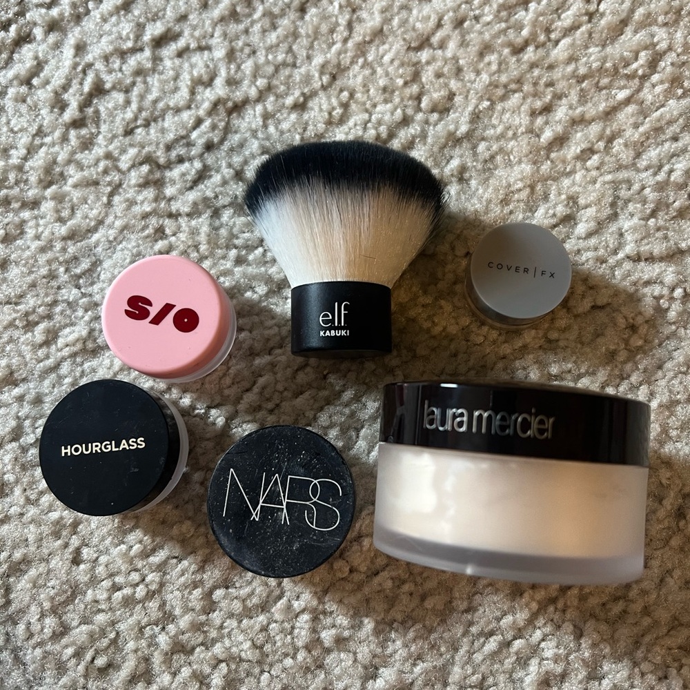 Makeup Set with Kabuki Brush and Powders